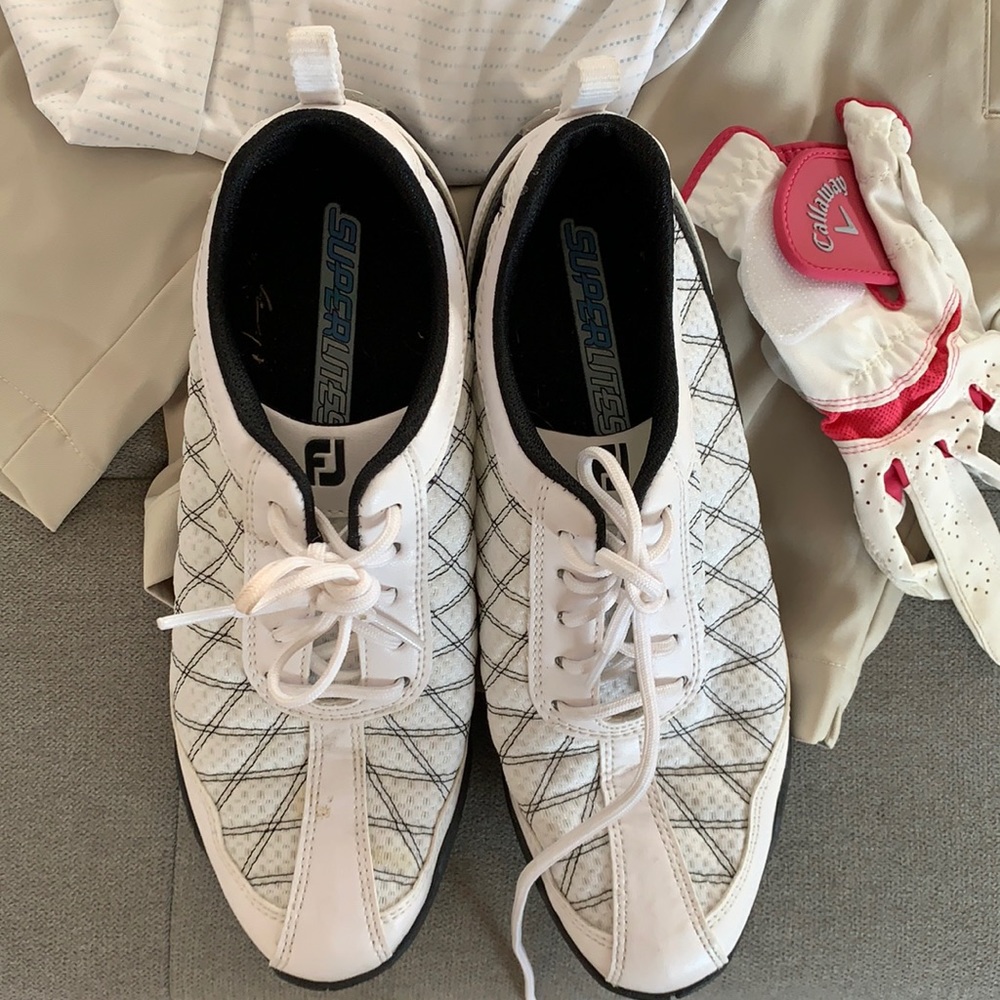 Ladie’s Full Golf Outfit and shoes